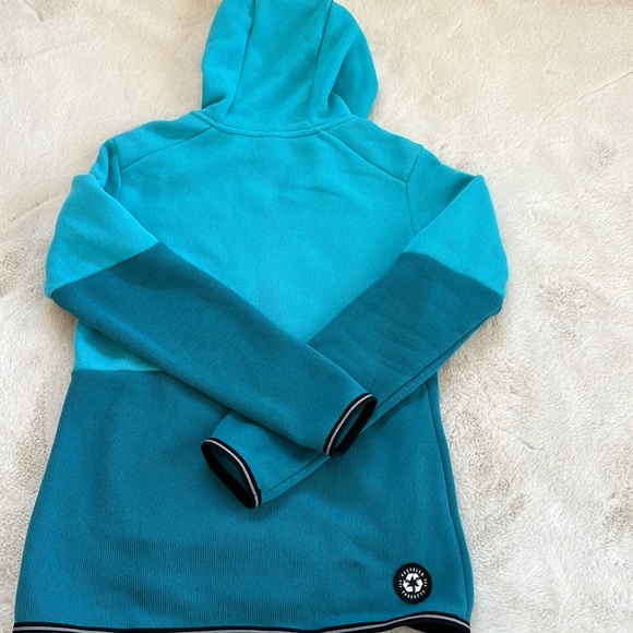 Picture zip up fleece hoodie. Size M - Picture 7 of 10